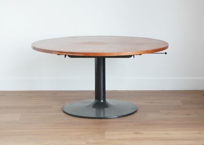 Travail 1960. Table circulaire à système à plateau en placag…