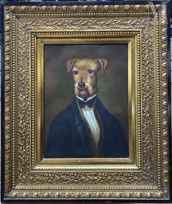 un tableau représentant un chien vêtu d'un costume et d'un nœud papillon, dans un cadre doré