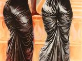 tableau représentant deux femmes en robe de soirée debout devant un immeuble