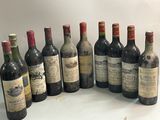 plusieurs bouteilles de vin sont alignées sur une table