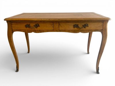 Bureau plat en bois fruitier ouvrant à deux tiroirs en ceint… - Photo 1