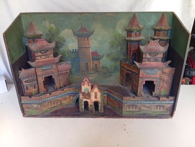 une photo d'une maquette de château posée sur une table