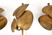 Suite de quatre appliques en métal doré, figurant de larges … (photo 3)