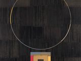 une peinture représentant un cercle avec un carré au milieu