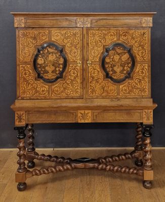 GRAND CABINET marqueté de Style Dauphiné XVIIème Siècle en b…