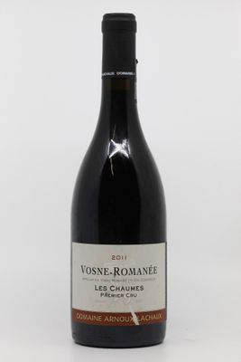une image d'une bouteille de vin rouge sur fond blanc