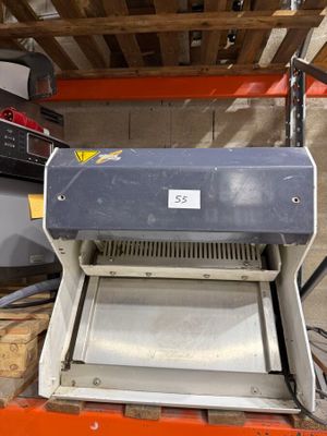 an image of a machine that is sitting on a pallet