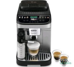 une machine à café avec une tasse de café à côté