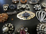 many different types of brooches on a table