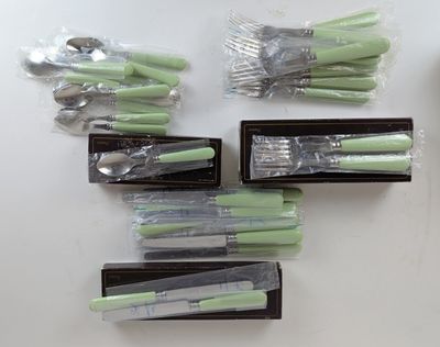 S.C.O.F. PARTIE DE MENAGERE en métal argenté, modèle Cambrid…