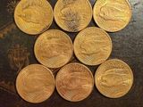 six pièces d'or empilées les unes sur les autres sur une table