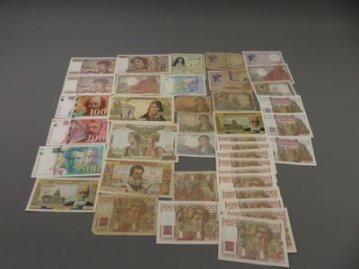 Ensemble de billets de banque divers dont 5000 francs inscrit "50 nouv - Photo 1