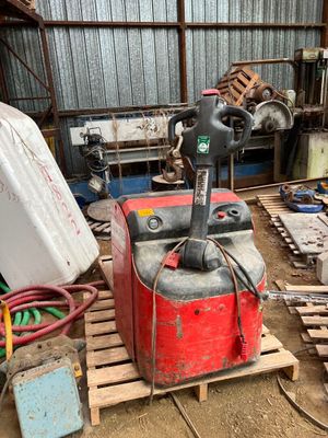 a picture of a fork lifter in a warehouse