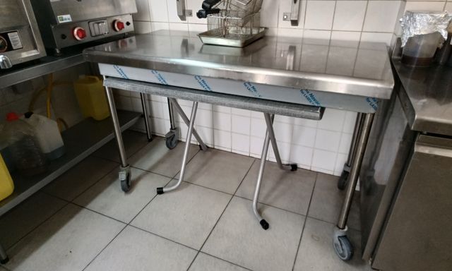 Table inox. 140 X 70 cm 