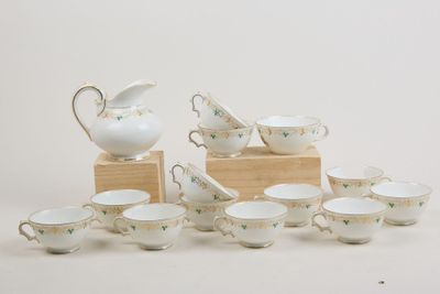 many cups and saucers that are sitting on a table