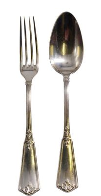 12 couverts de table en argent chiffré décor ciselé de feuil… - Photo 1