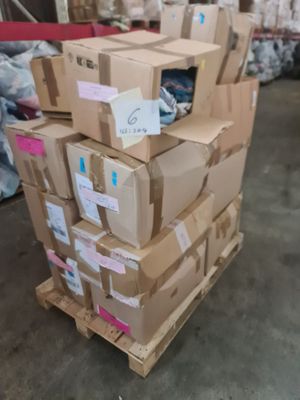 Palette d’environ 200 kg – Vêtements enfant / bébé crème con…