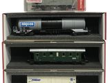 trois wagons empilés les uns sur les autres