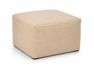 1 très joli pouf de décoration. Longueur 70 cm largeur 70 cm…