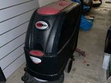 une image d'un aspirateur dans un garage