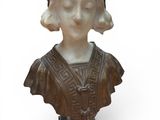 statue of a woman with a crown on her head