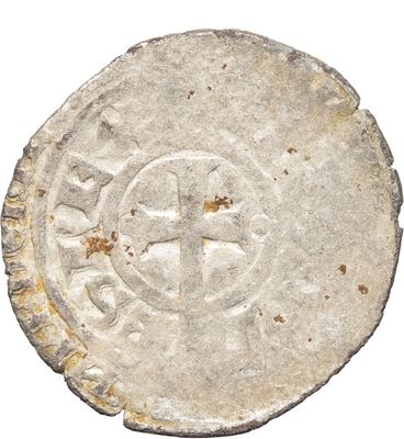Gros plan sur une pièce de monnaie portant une croix