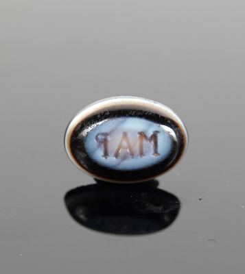 a close up of a bead with the word mam on it
