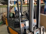 a forklift truck that is parked in a warehouse