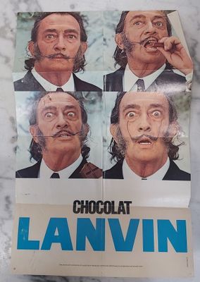 une publicité pour un film mettant en vedette Chocolate Lanvin, accompagnée de quatre photos d'hommes moustachus