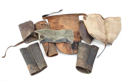 Ensemble de bufflerie : guêtres déparayées et divers