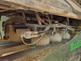 un gros plan d'une machine équipée d'une brosse