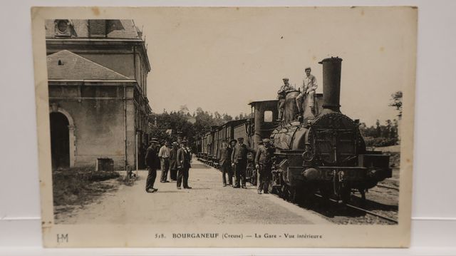Bourganeuf : La Gare (Train gros plan). Très rare !!! TBE.