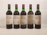 trois bouteilles de vin posées l'une à côté de l'autre sur une table
