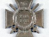 an image of a silver medal with a cross on top of it