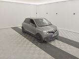 la photo d'une voiture garée dans un garage