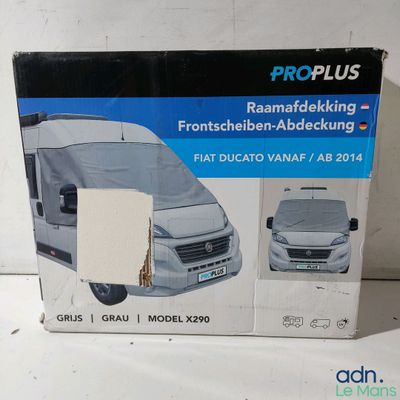 une boîte sur laquelle figure l'image d'une camionnette