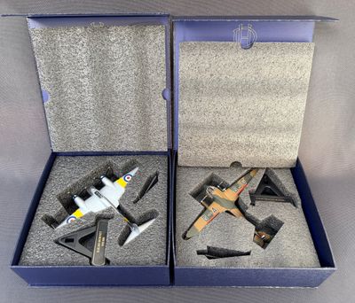 deux boîtes contenant différents types d'outils