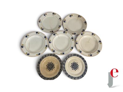 a pile of plates that are sitting on a table