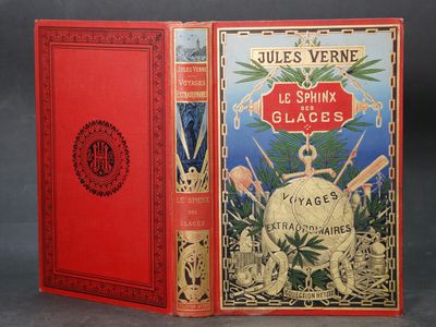 deux livres rouges illustrés, posés l'un à côté de l'autre