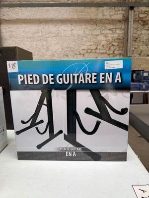 Un support de guitare en A. État neuf Accessoires et élément…