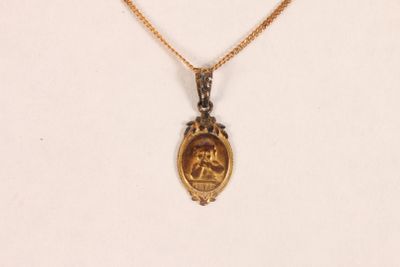 collier en or jaune 750 ‰ composé d'une chaine à maille gour… - Photo 1