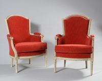Paire de bergères en cabriolet en bois laqué gris mouluré et…