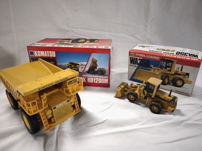 Camion benne KOMATSU (22cm) et chargeuse KOMATSU (15cm) - Photo 1