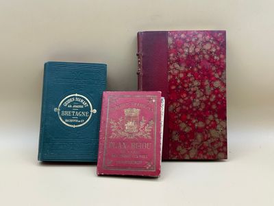 Lot de trois petits ouvrages comprenant :