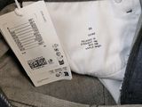 une étiquette sur la poche d'un jean