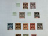 une image représentant une collection de timbres sur une feuille de papier