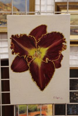 une photo d'une fleur exposée dans un magasin