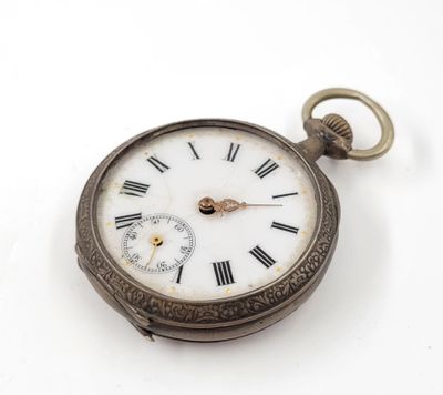 MONTRE DE GOUSSET en argent 800‰, le cadran émaillé blanc à …