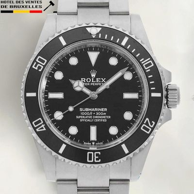 une montre Rolex avec un cadran noir et un bracelet