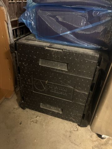 Caisse isotherme polystyrène noir. Frais en sus 14.28%. TVA Récup...